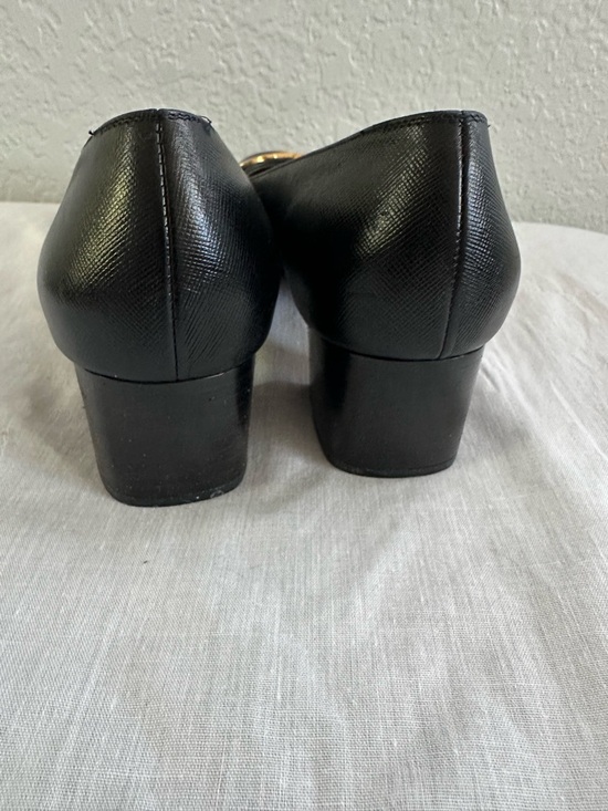 Salvatore Ferragamo Boutique Black Leather Pumps Size 8C Gold Gancini Italy - Picture 9 of 15